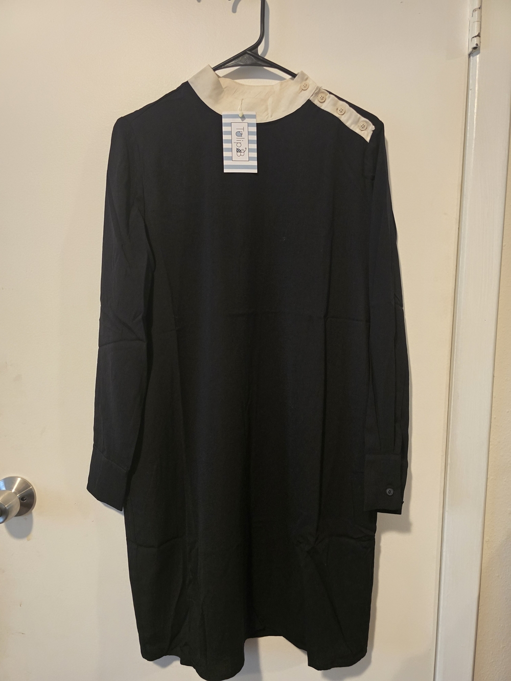 Tulip B NWT Long Sleeve Shift Dress With Pockets